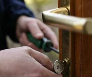 Lock Safe Services Bronx, NY 718-304-2931 - lock-change